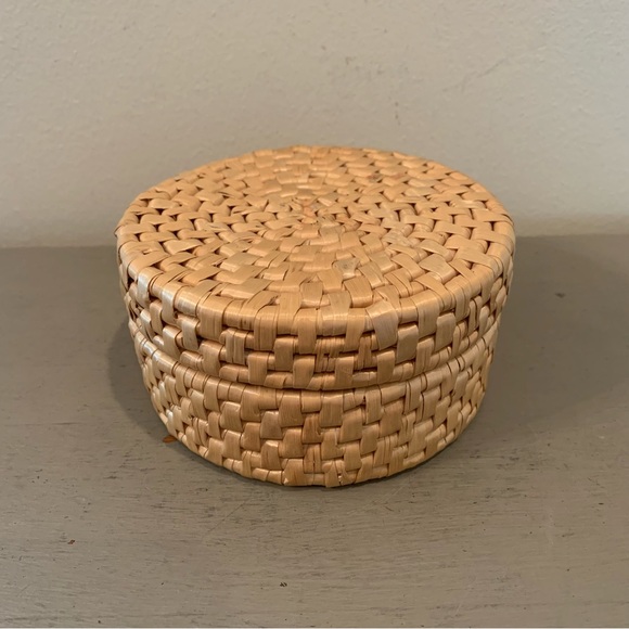 Five Rattan Coaster Set With Container - Picture 4 of 6